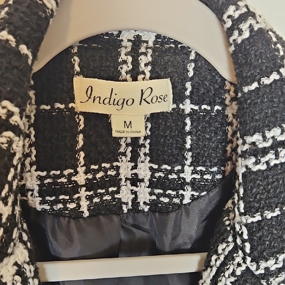 Chic Black and White Plaid Women's Blazer - Picture 2 of 6